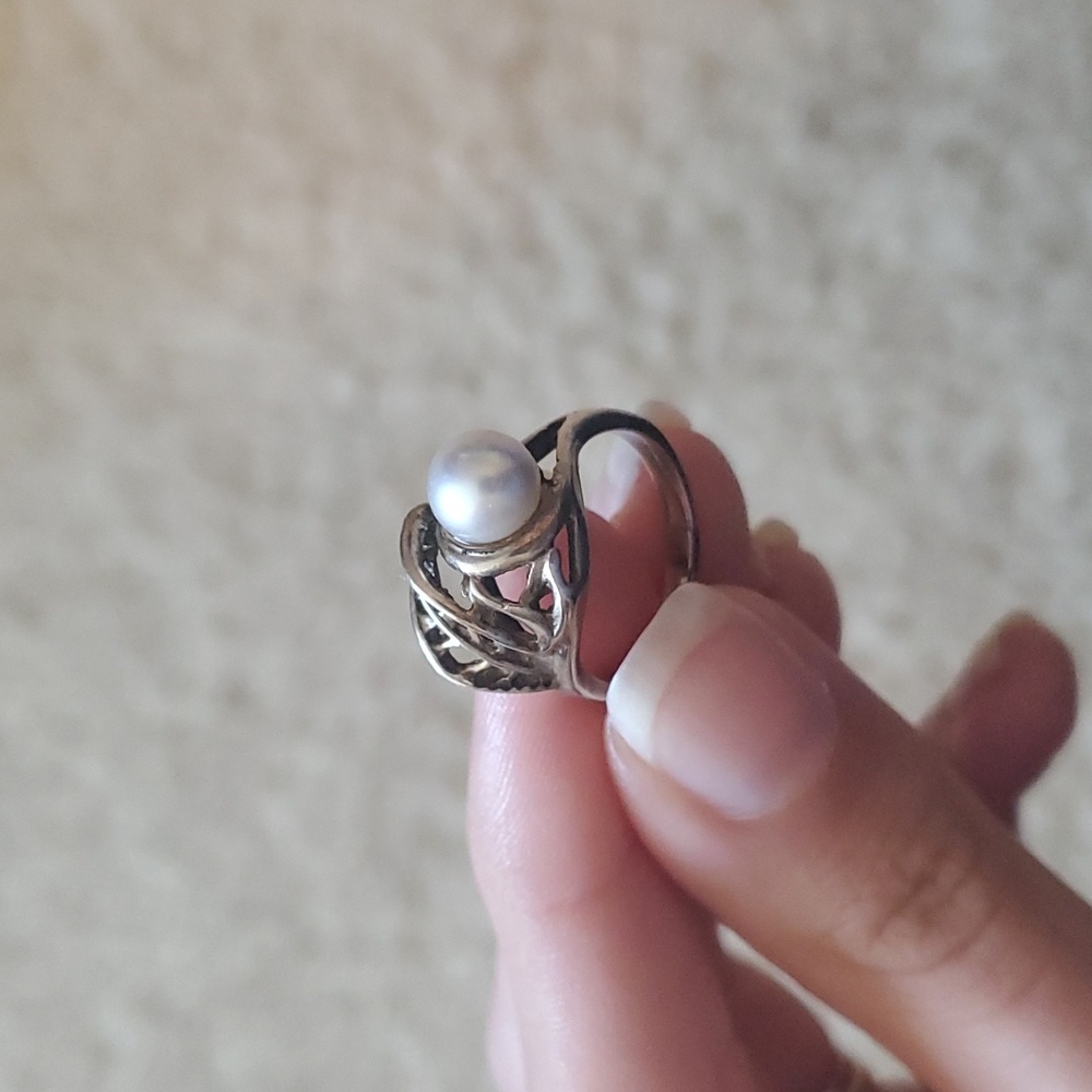 Silver Pearl Ring size 5